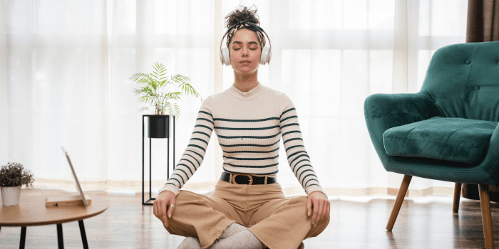 Meditating-with-headset-app
